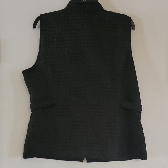 Dress Barn Black Vest with Structured Silhouette - Picture 3 of 4